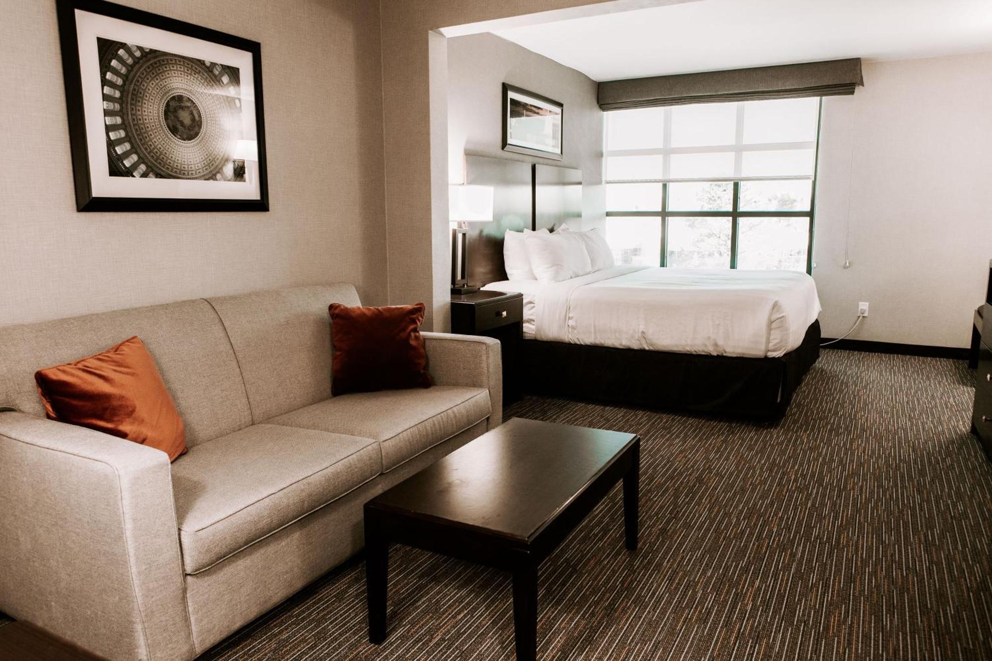 Deluxe King Room - Non-Smoking
