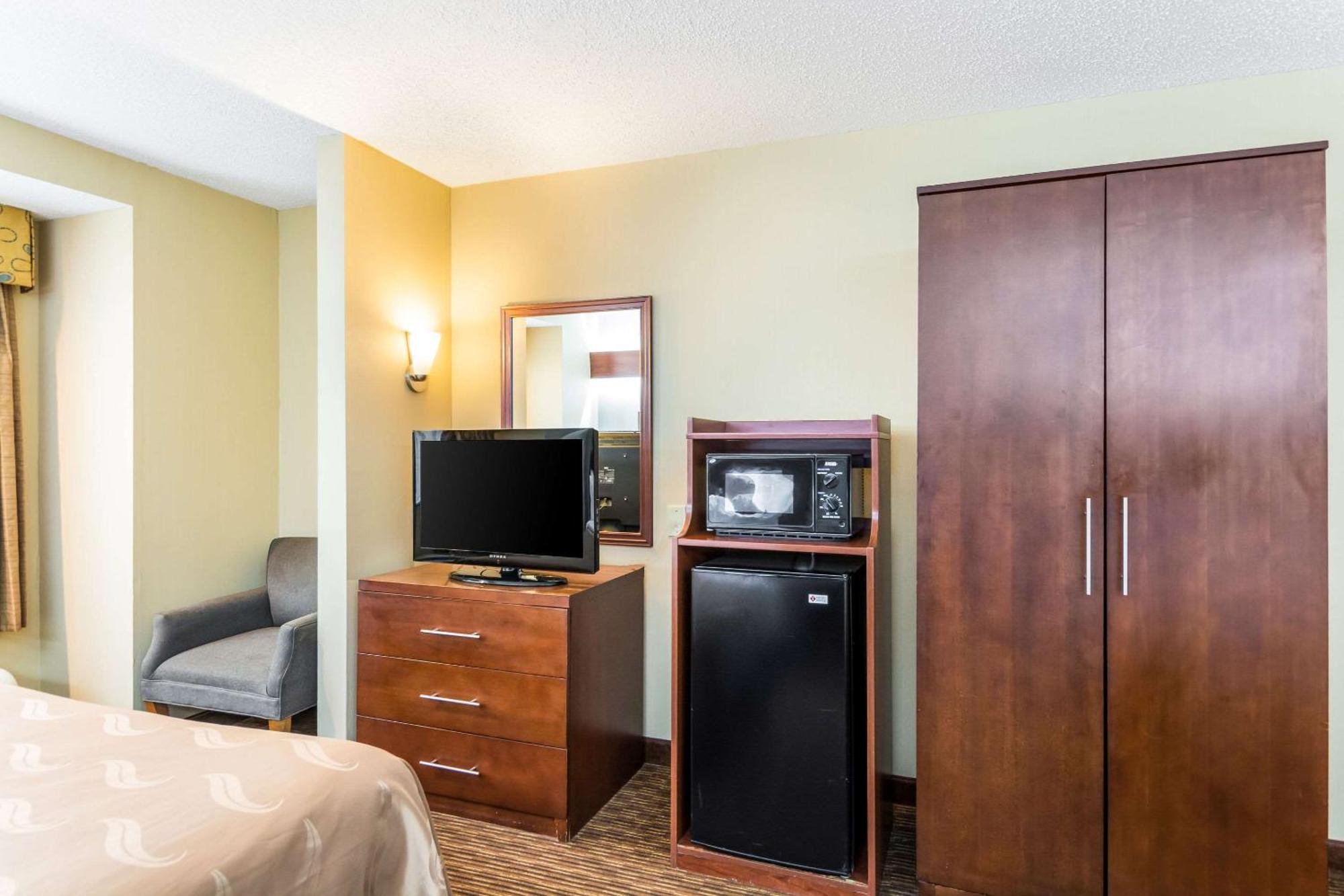 King Suite - Accessible/Non-Smoking