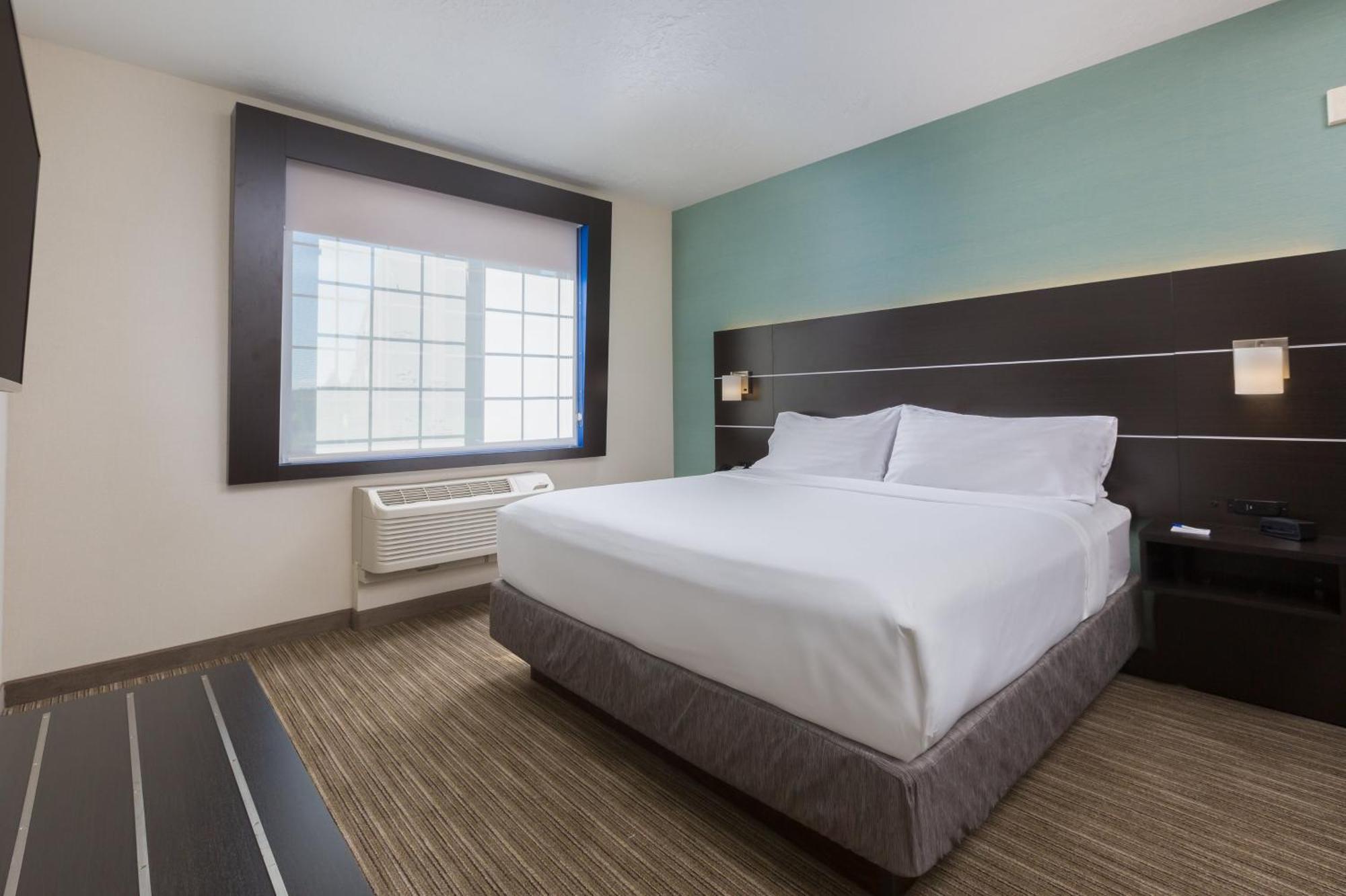 One-Bedroom King Suite,1218122881:JPEG