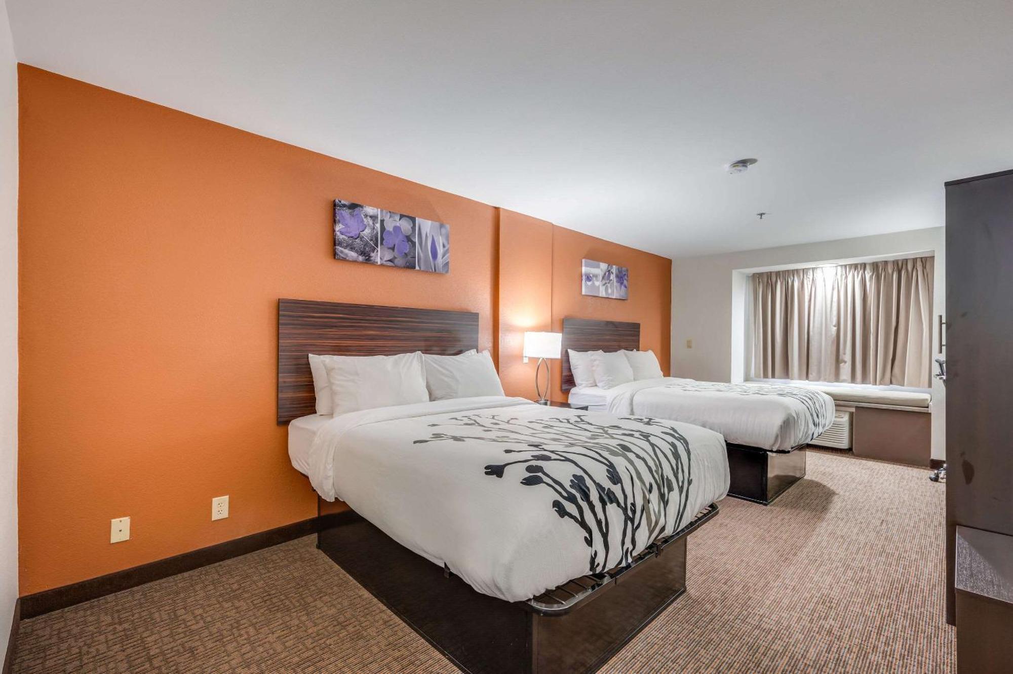 Standard Queen Room with Two Queen Beds - Non-Smoking
