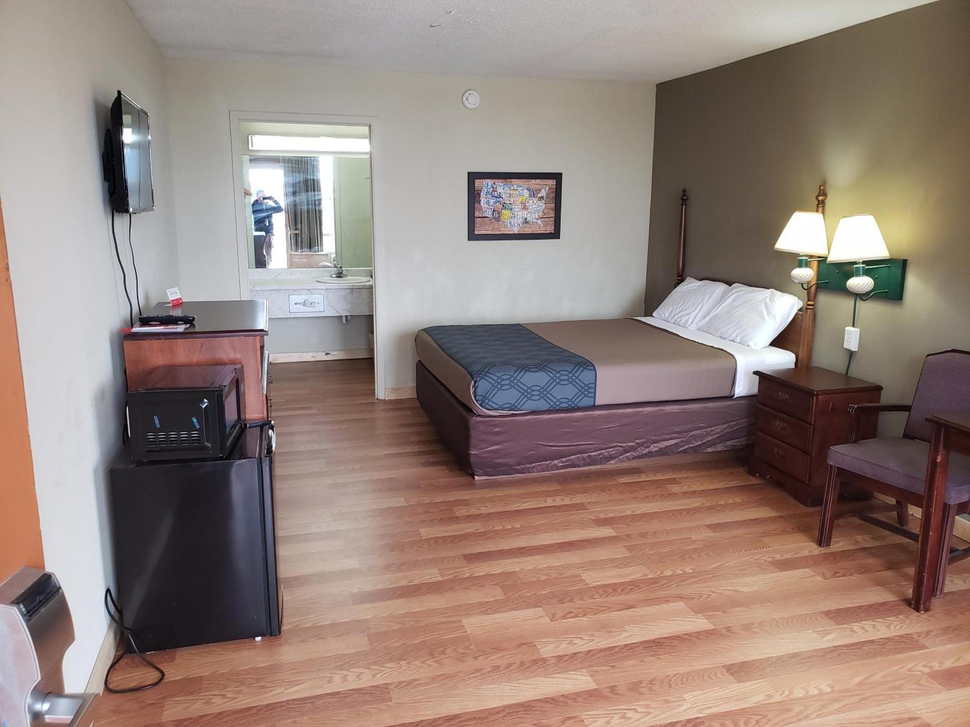 Budget Queen Room - Non Smoking