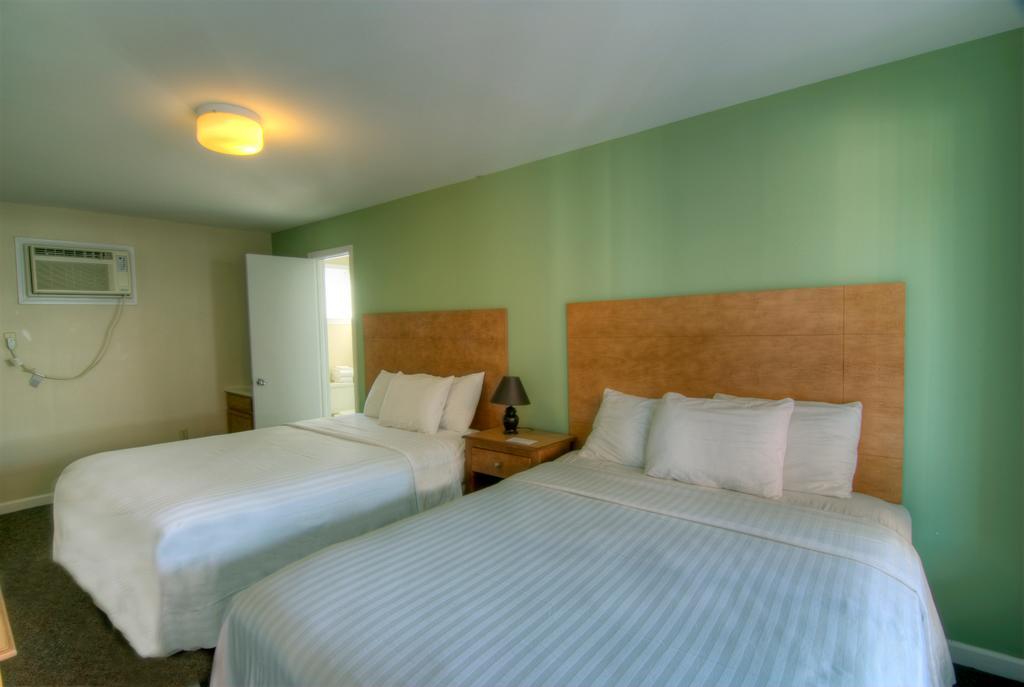 Queen Room with Two Queen Beds - Pool View