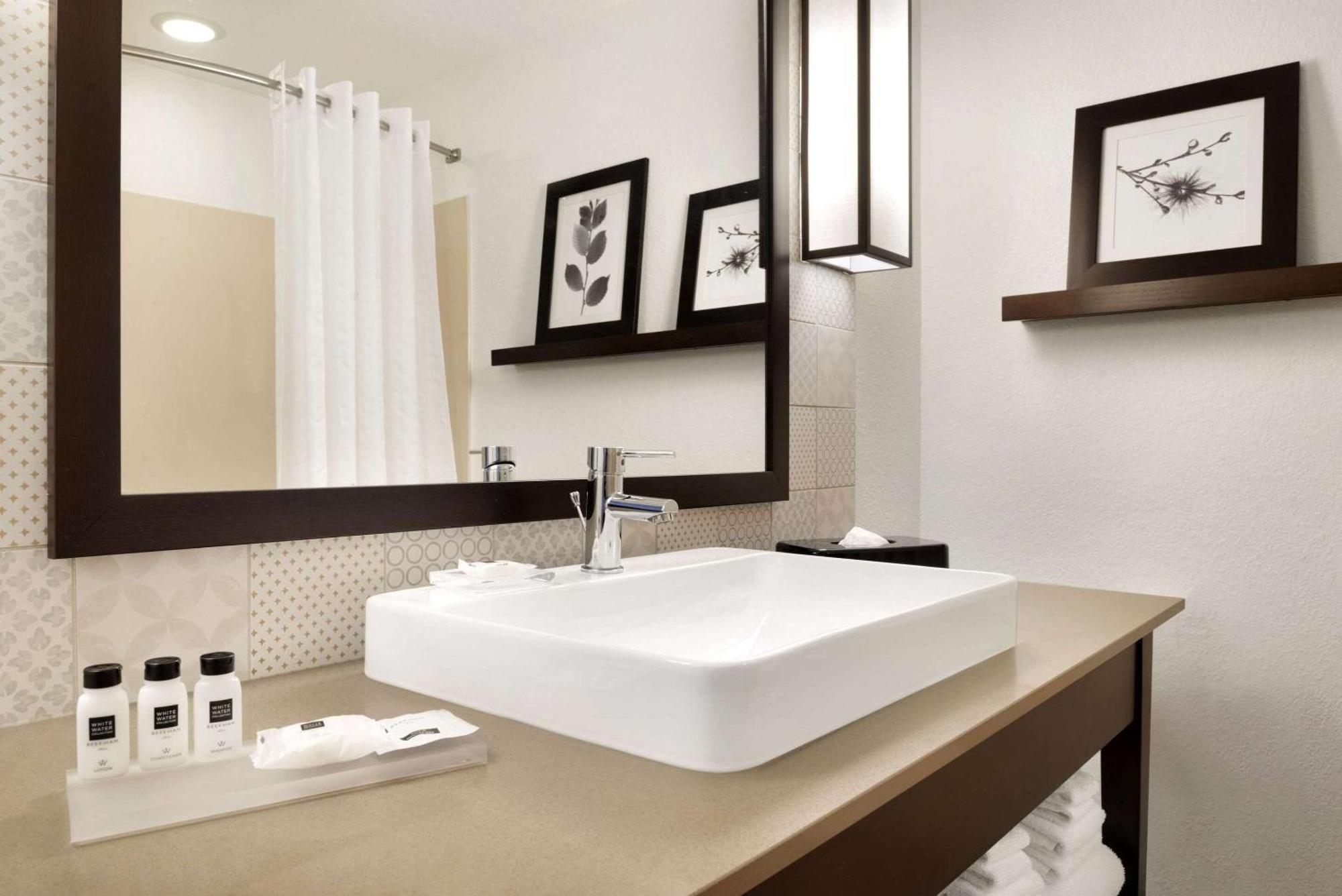 One-Bedroom Queen Suite with Two Queen Beds and Sofa Bed - Non-Smoking,1286938060:JPEG