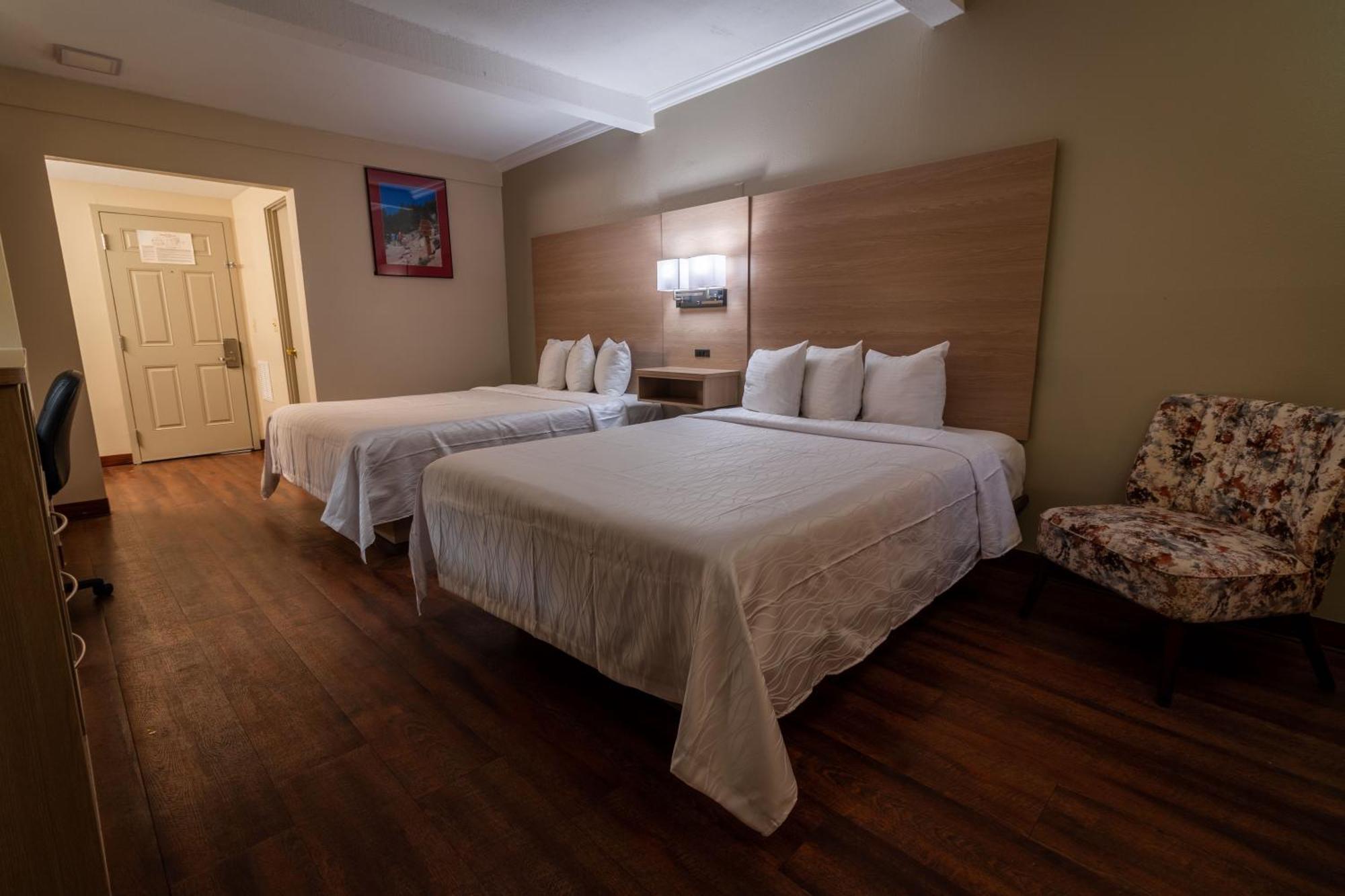 Quadruple Room with Two Queen Beds - Non Smoking,1219233625:JPEG