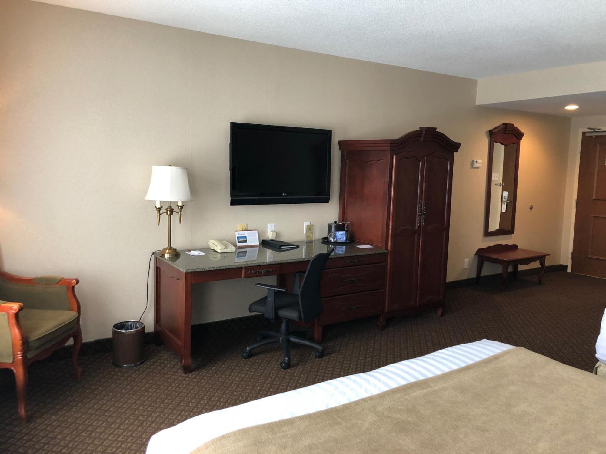 Deluxe King Room - Mobility Access/Non-Smoking