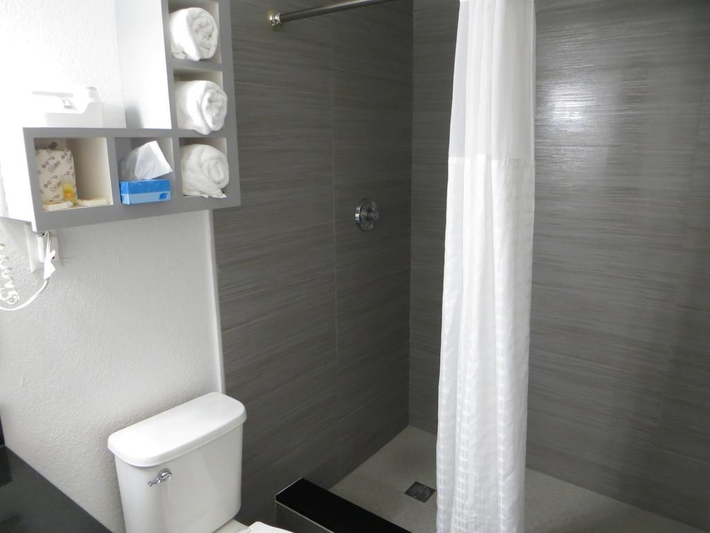 1 King Bed and 1 Queen Bed, Ocean Front, Efficiency, Non-Smoking