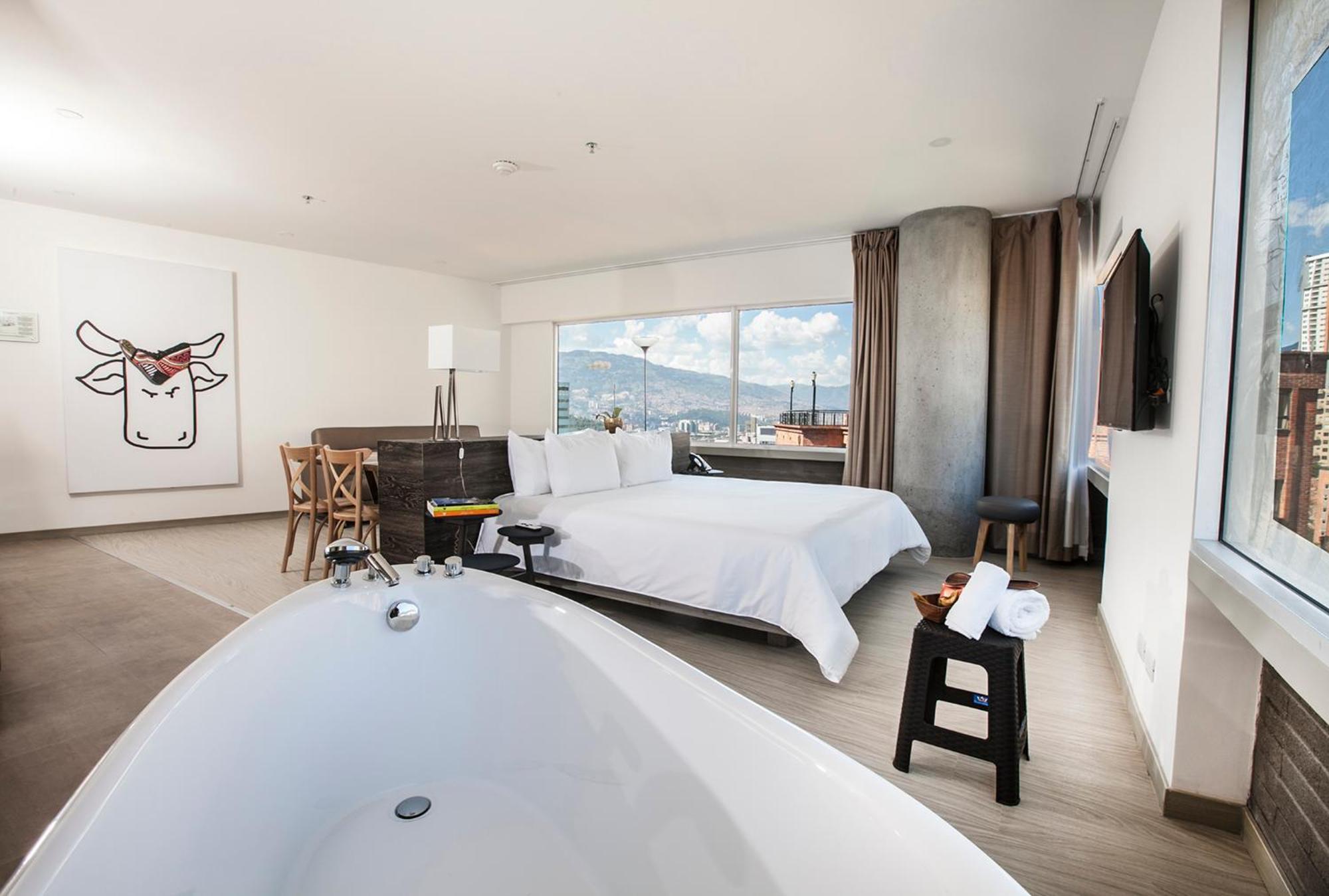 1 King Bed, Family Suite, City View,1223545123:JPEG