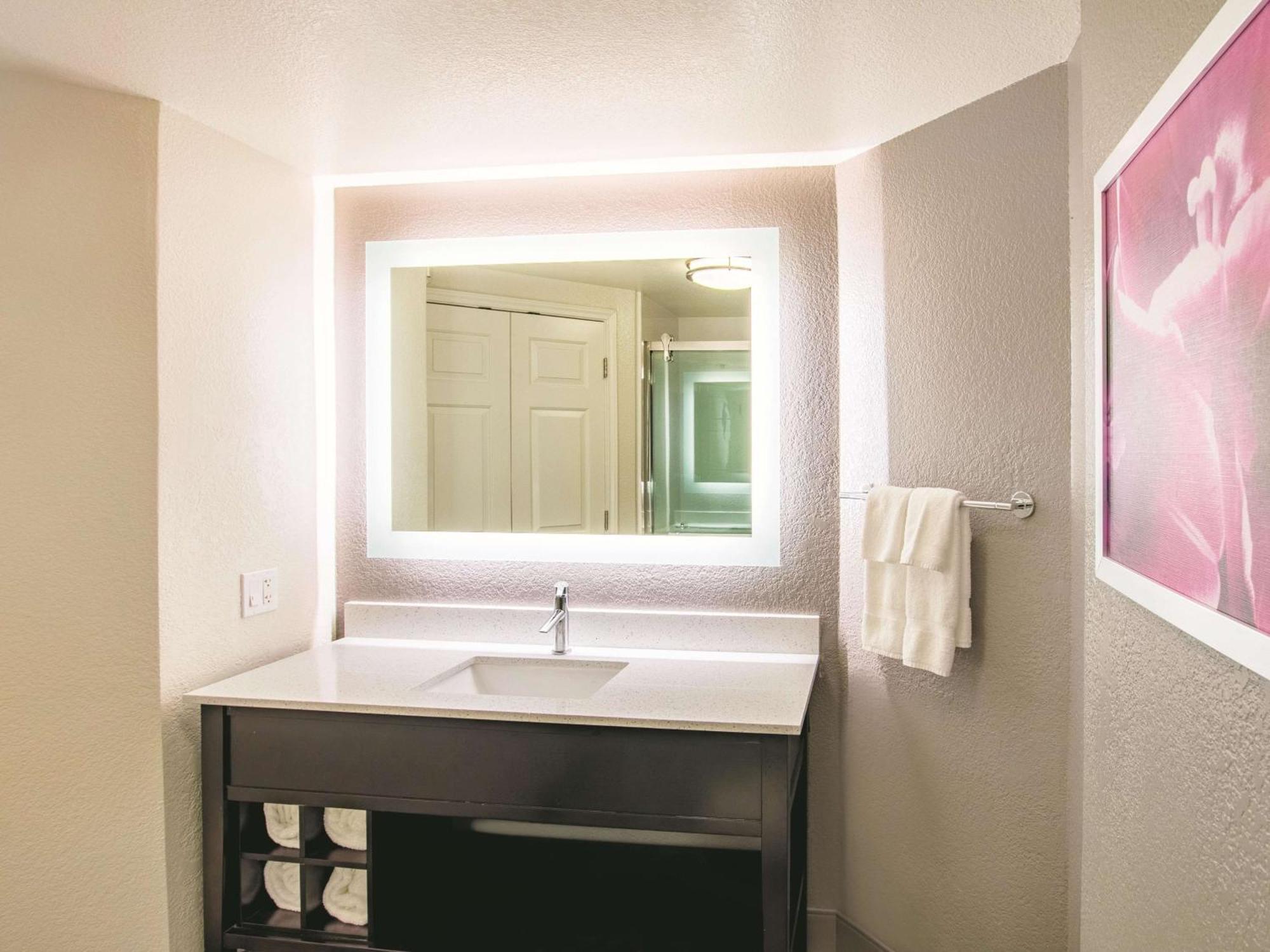 Double Room with Two Double Beds and Bath Tub - Mobility/Hearing Accessible - Non-Smoking