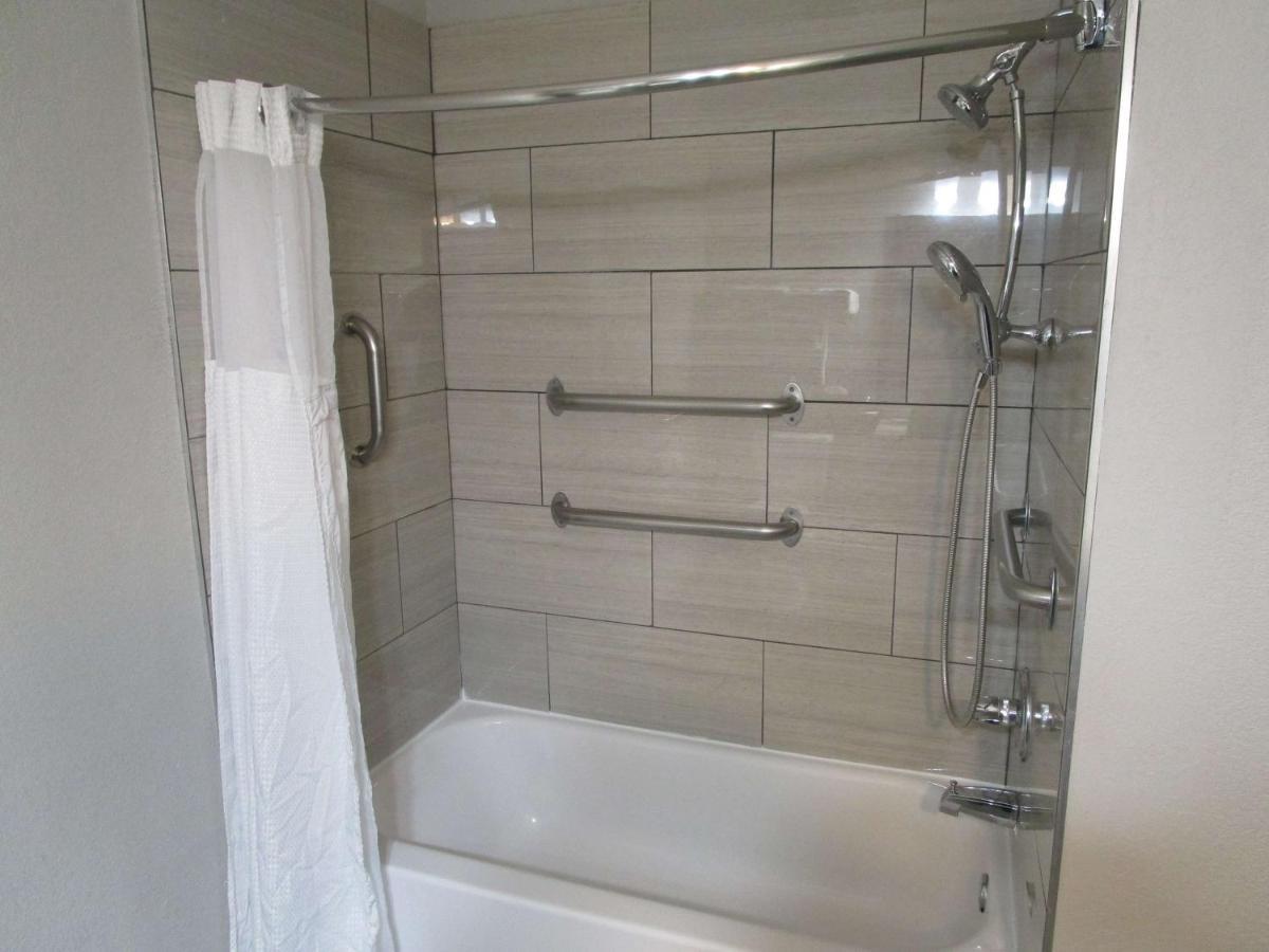 King Room with Bath Tub - Disability Access/Non-Smoking