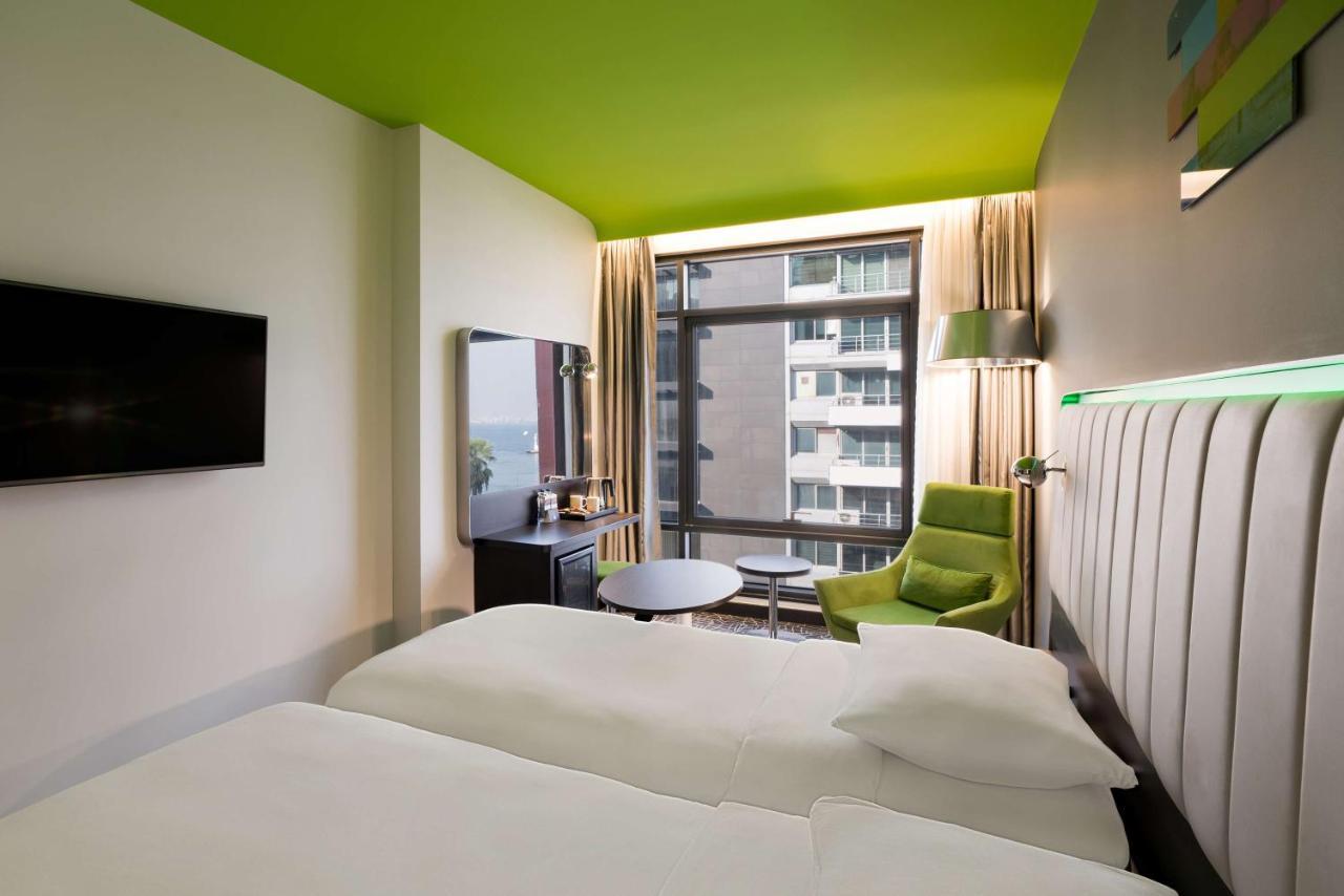 Superior Room with City View