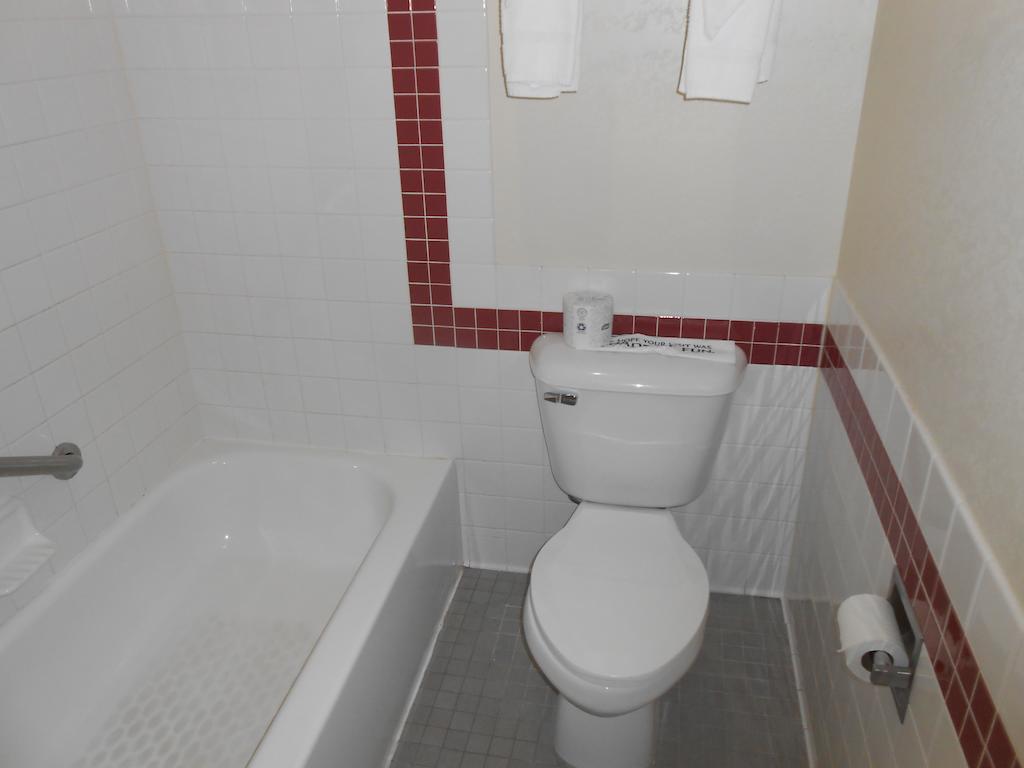 Deluxe Queen Room with Two Queen Beds - Non-Smoking,122618134:JPEG
