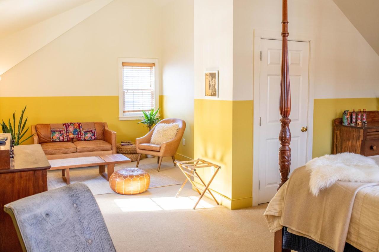 Queen Room with Balcony