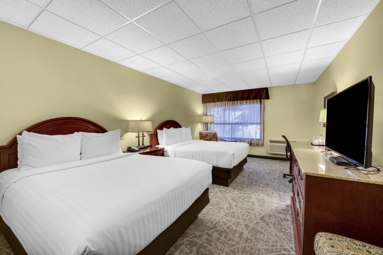 Queen Room with Two Queen Beds - No pets