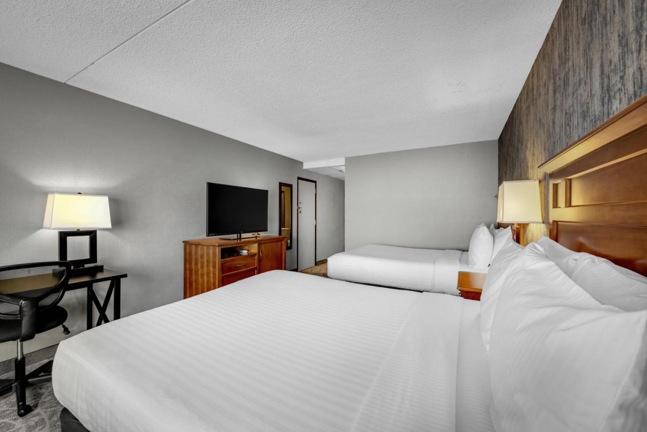 Deluxe Queen Room with Two Queen Beds - No pets