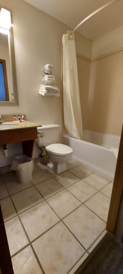 Queen Room with Two Queen Beds - Pet Friendly/Non-Smoking