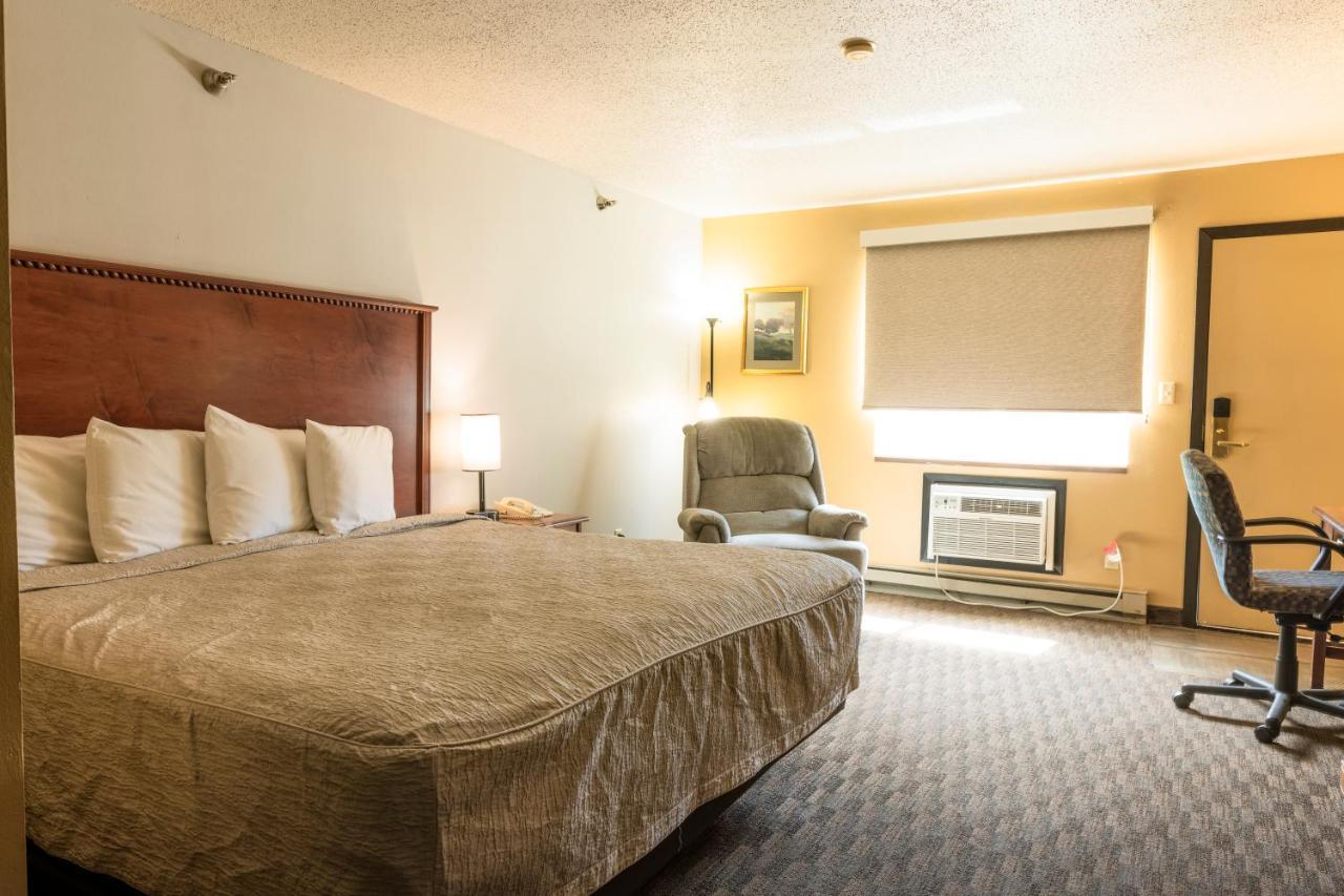 Deluxe King Room - Non-Smoking