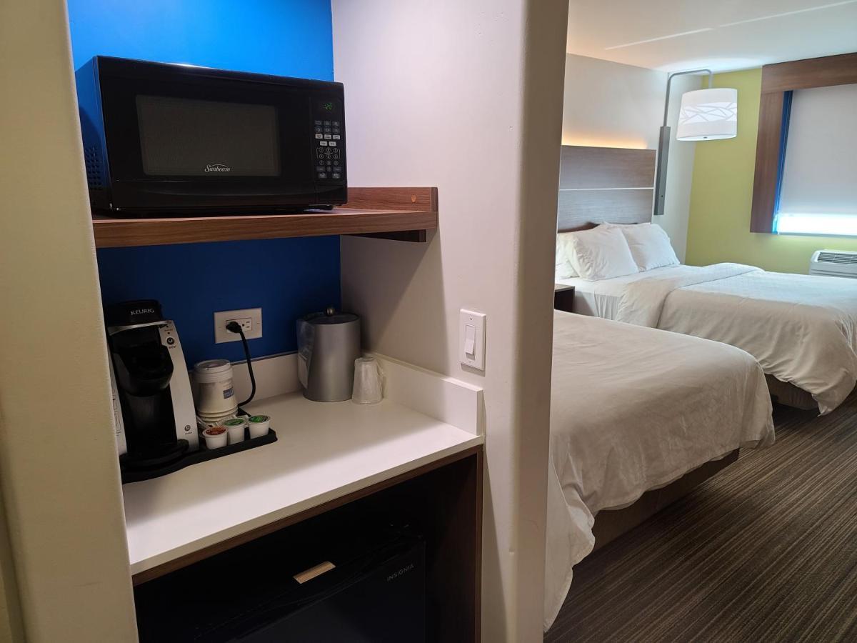 Standard Room with Two Queen Beds