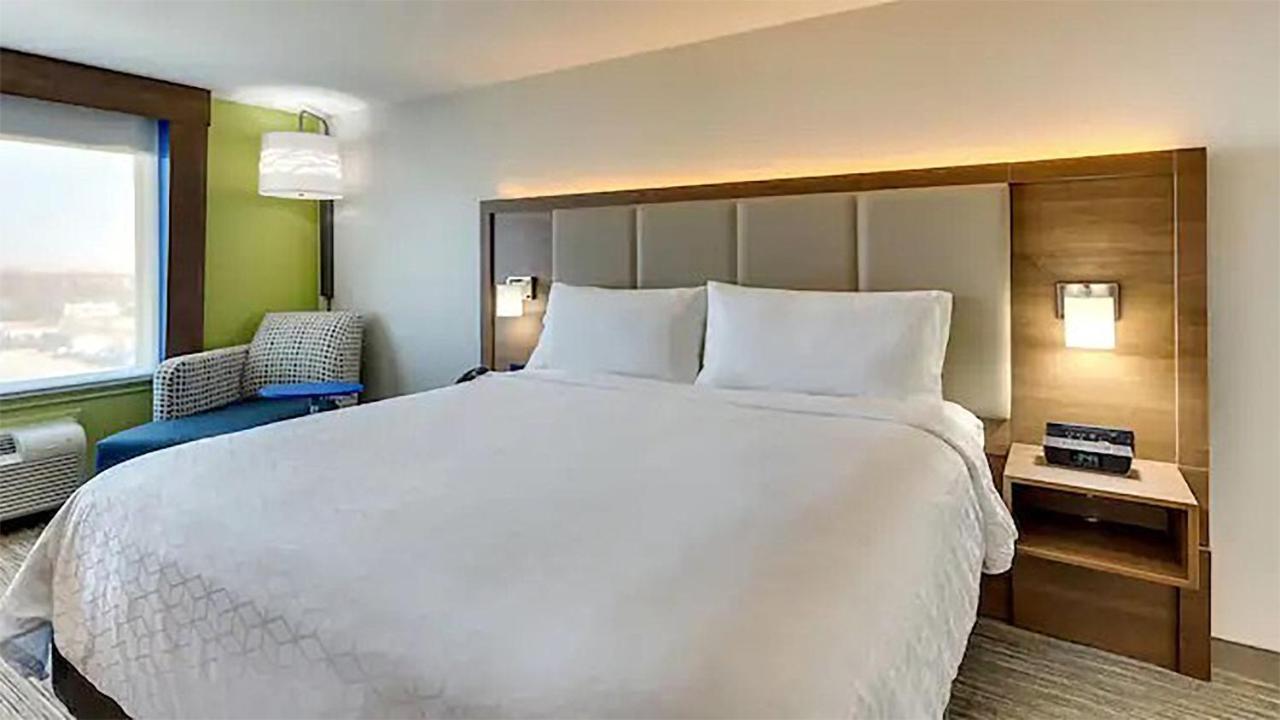 King Suite with Single Sofa Bed
