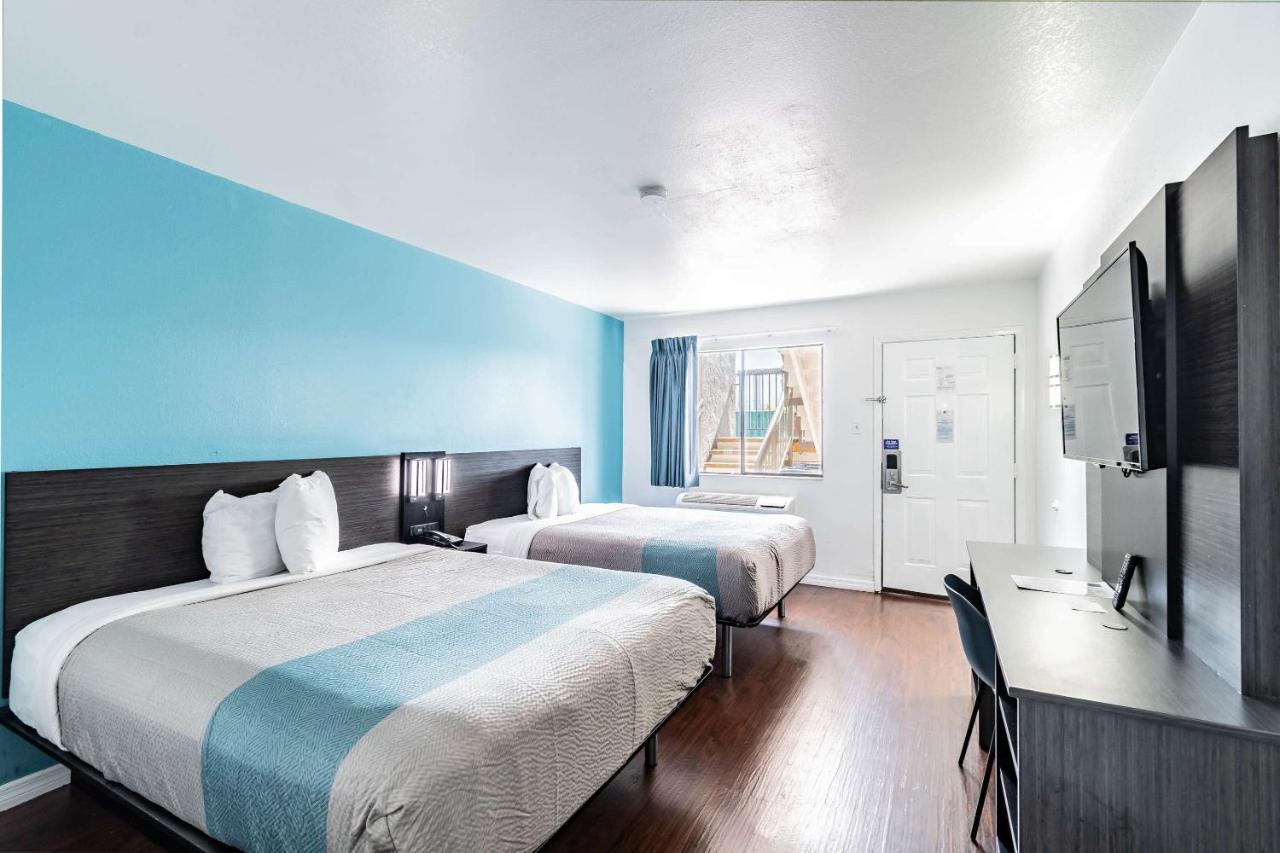 Queen Room with Two Queen Beds - Disability Access - Non-Smoking