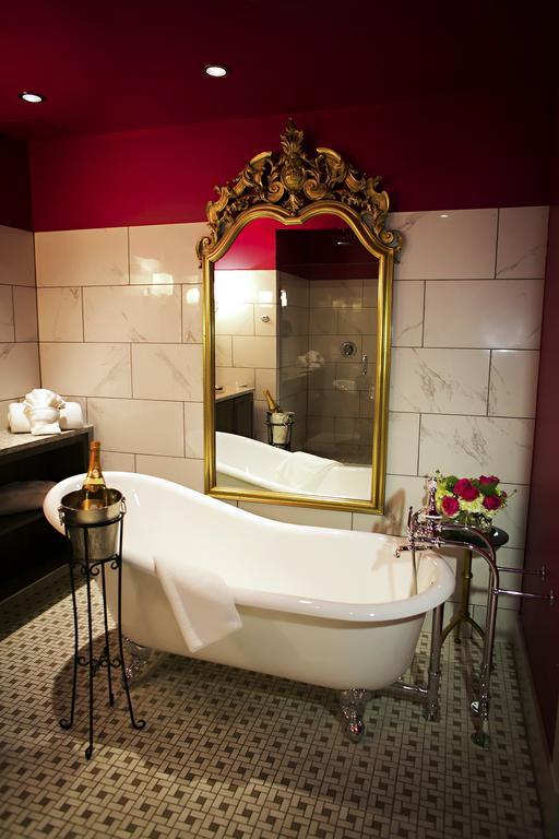 Courtyard Superior King Room