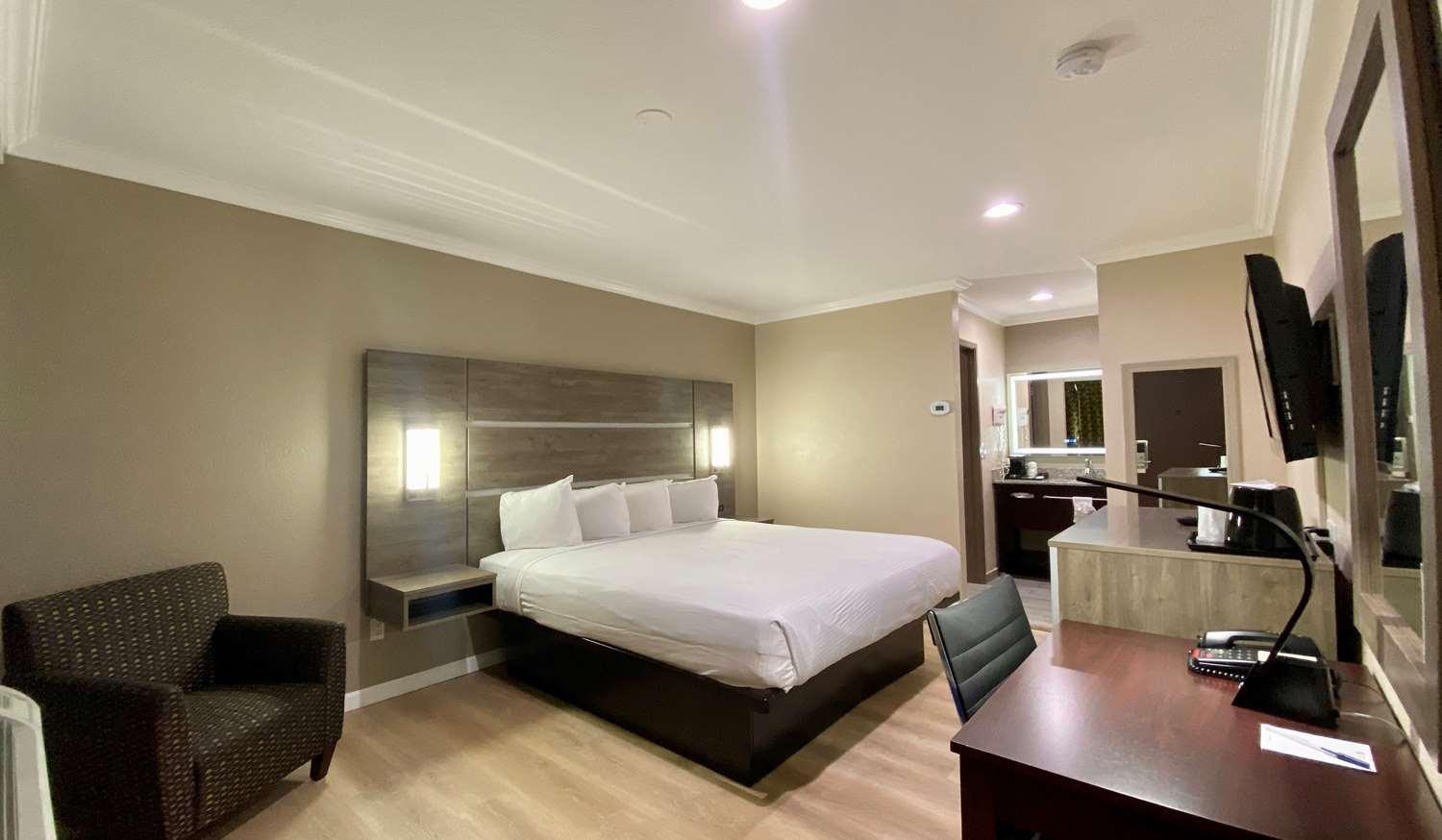 King Room - Non-Smoking