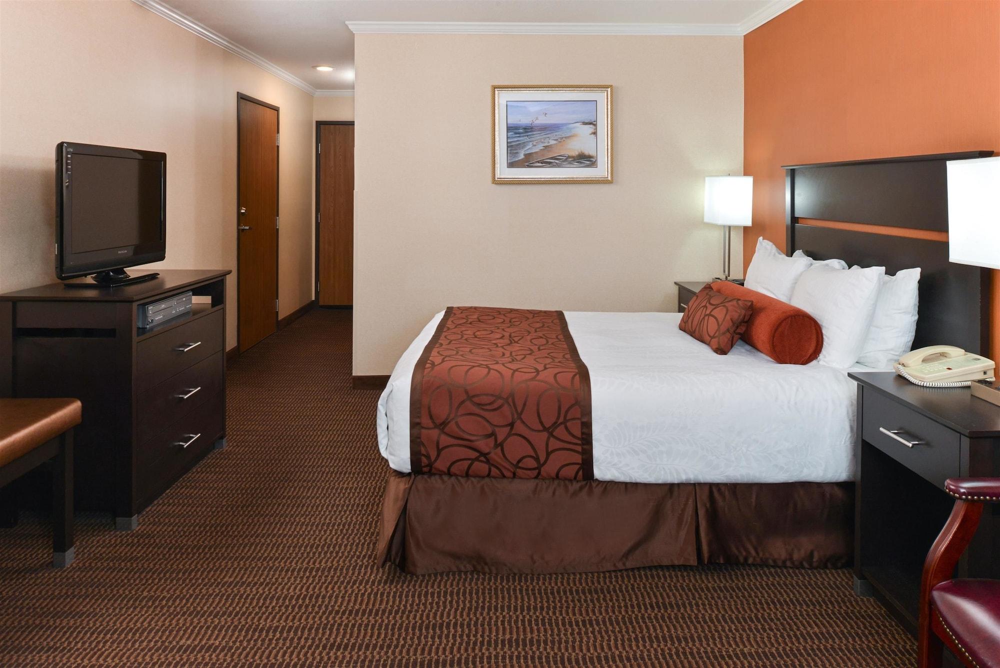 Queen Room with Roll-In Shower - ADA