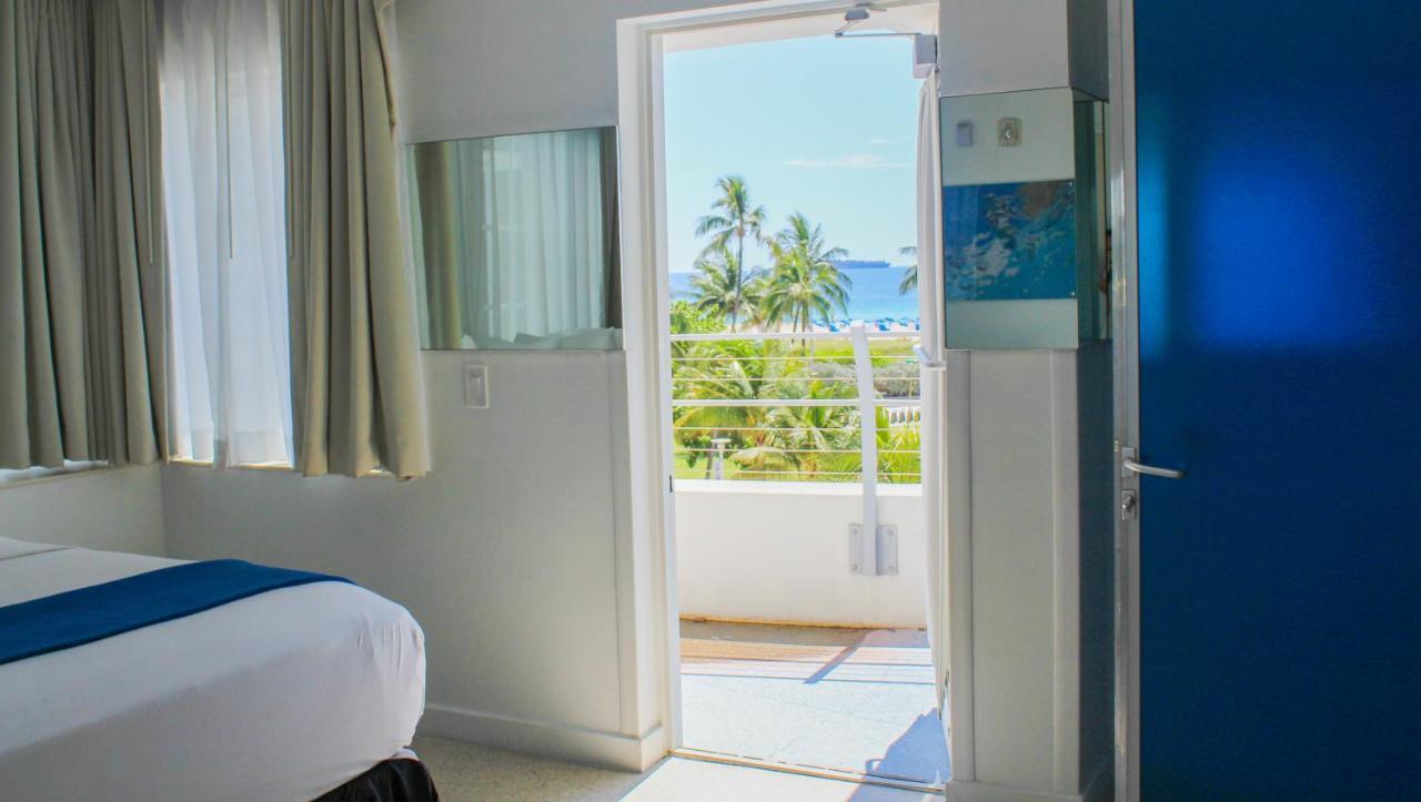 Oceanfront Balcony – 1 King Bed