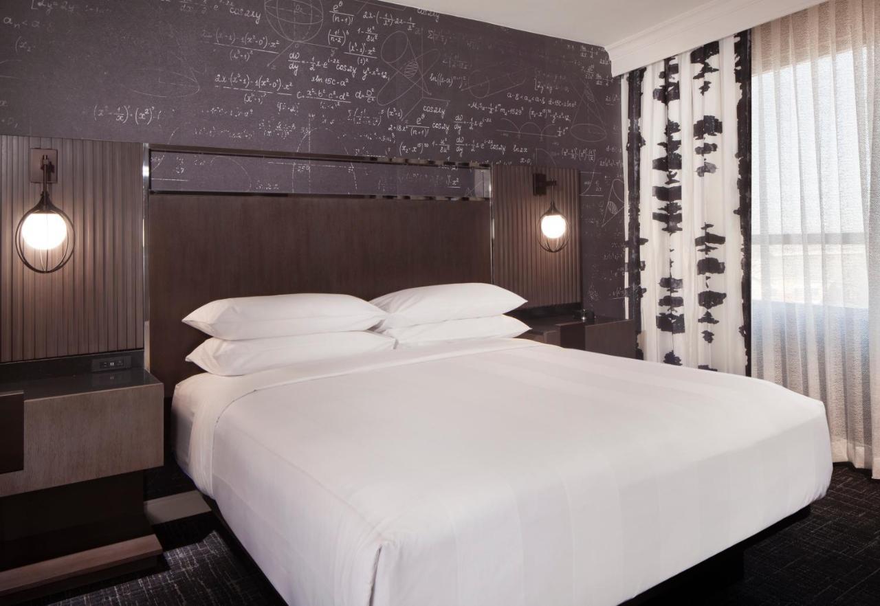 Executive King Suite with Sofa Bed,1238689948:JPEG