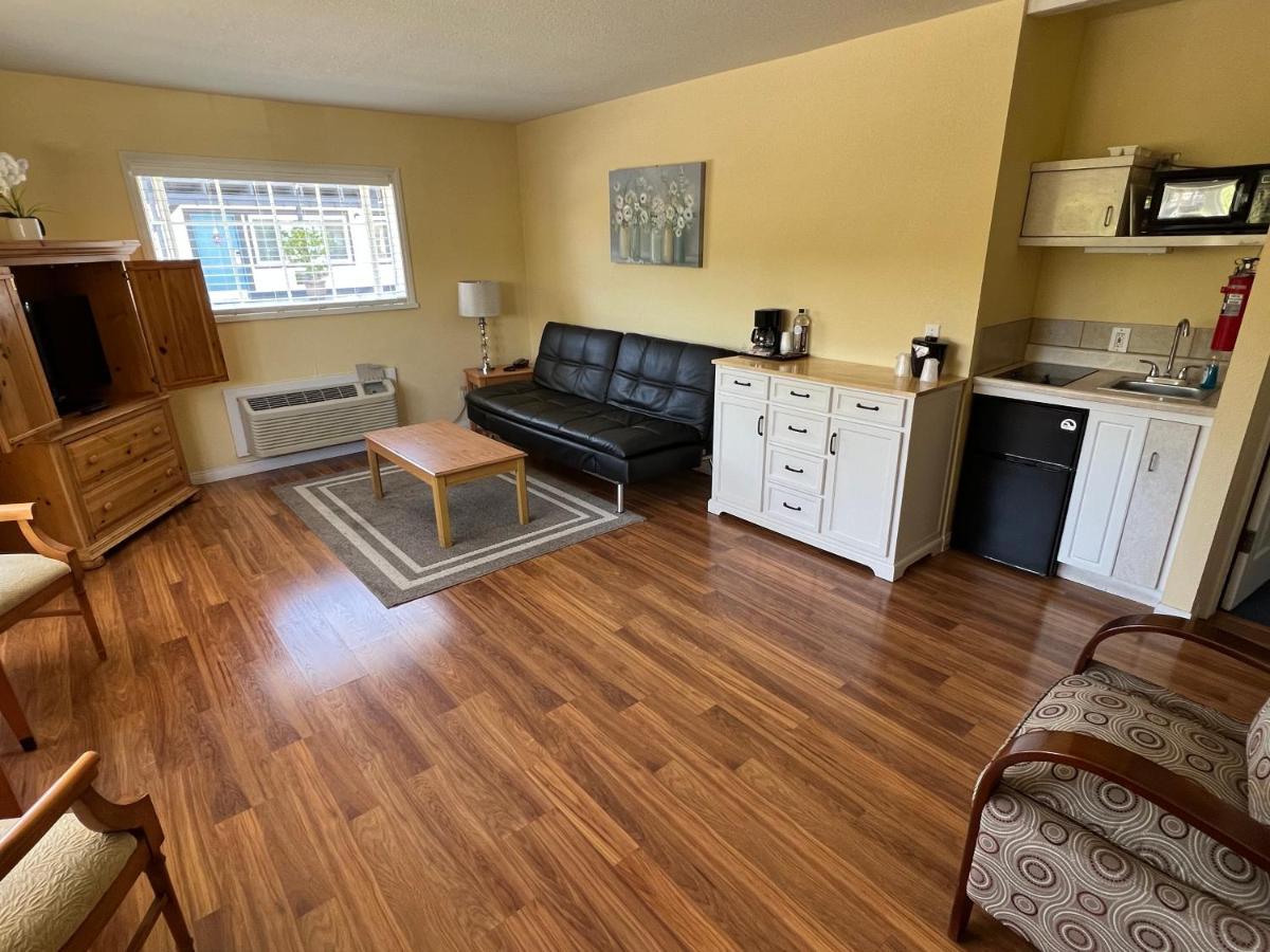 Deluxe King Suite