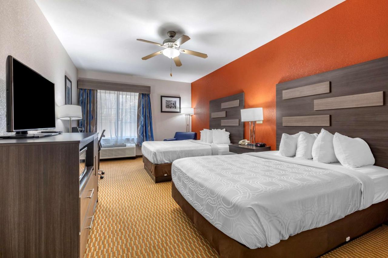Queen Room with Two Queen Beds and Roll-In Shower - Mobility Access/Non-Smoking,1245581971:JPEG