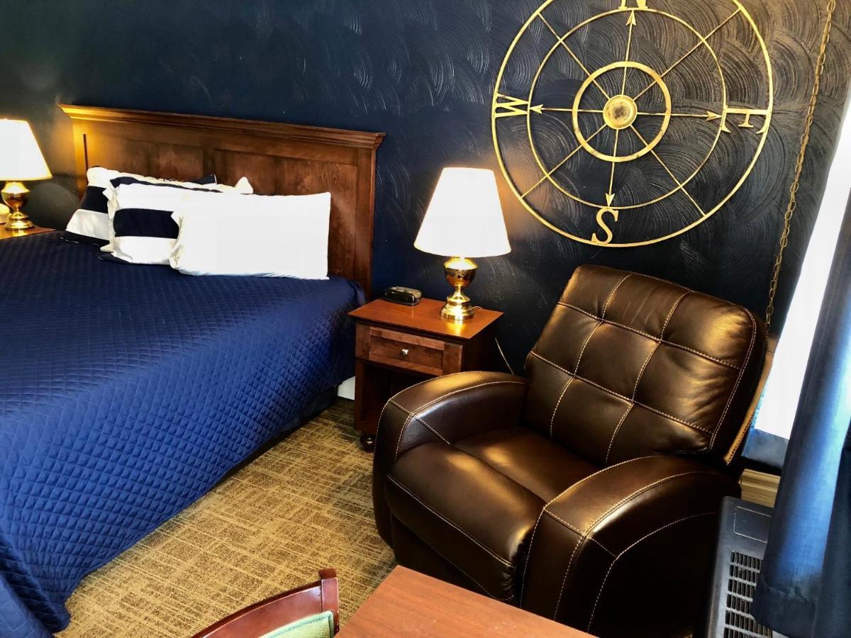 Deluxe Queen Suite