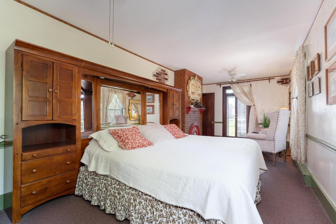The Saratoga Room