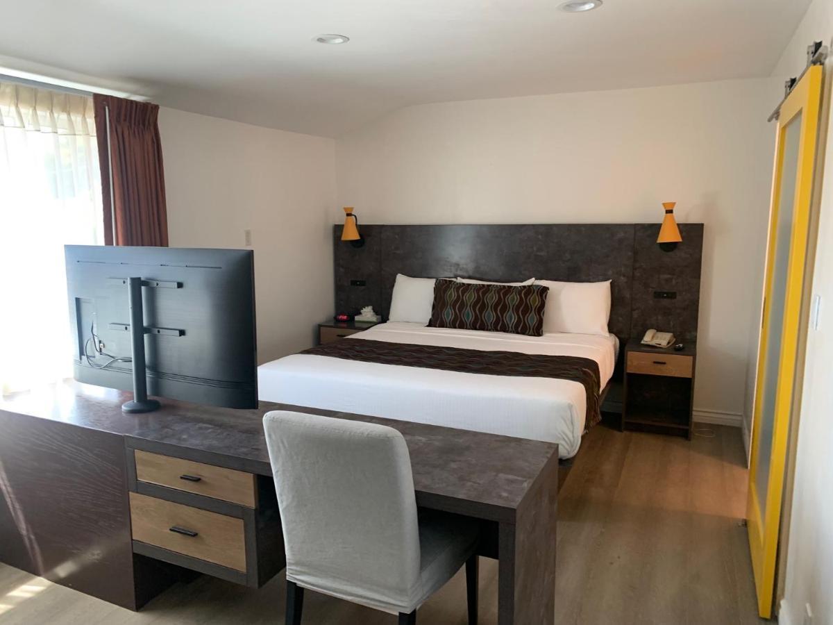 Deluxe King Suite,1247595226:JPEG