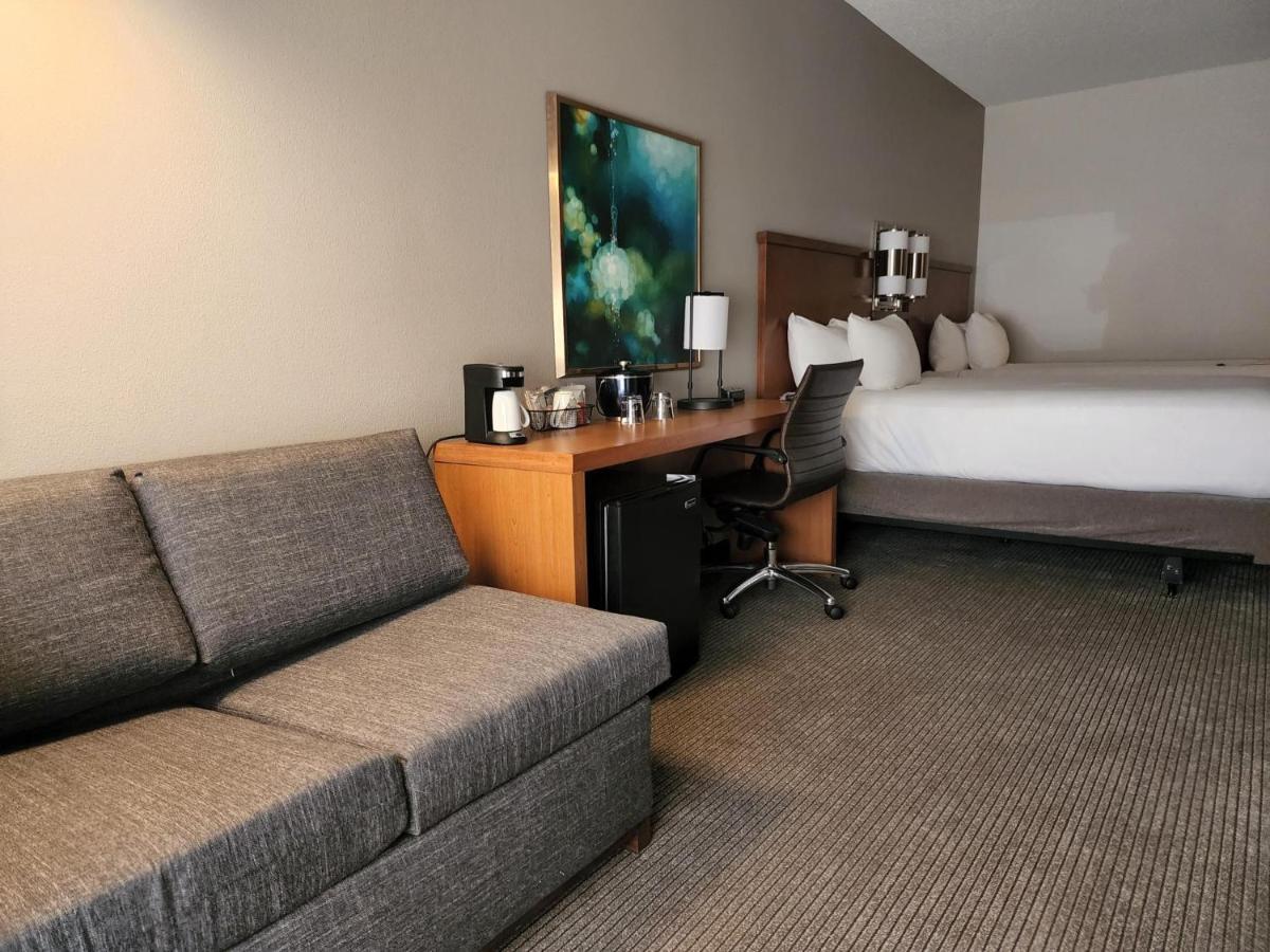 Double Room with Two Double Beds, View and Tub - Disability Access,1247973715:JPEG