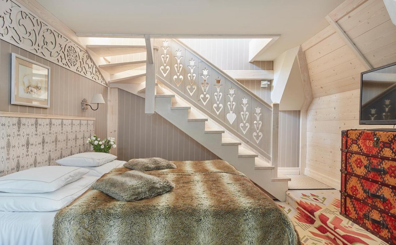 Split-level Suite