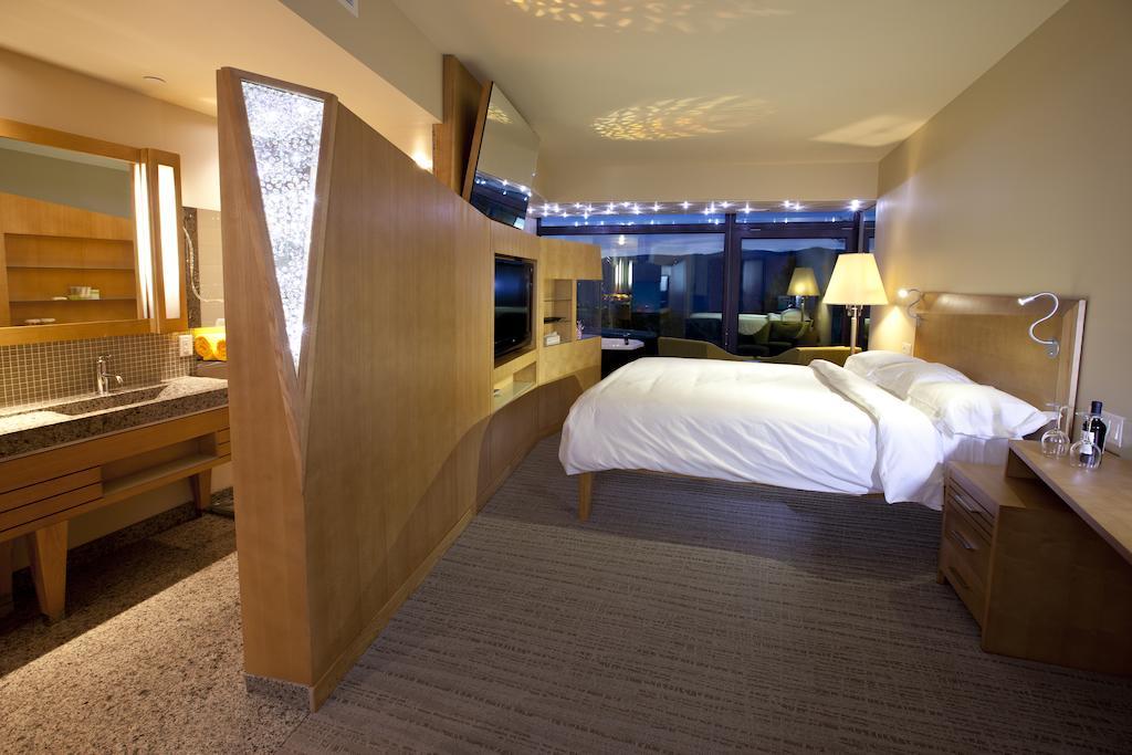 Superior King Room with Lake View