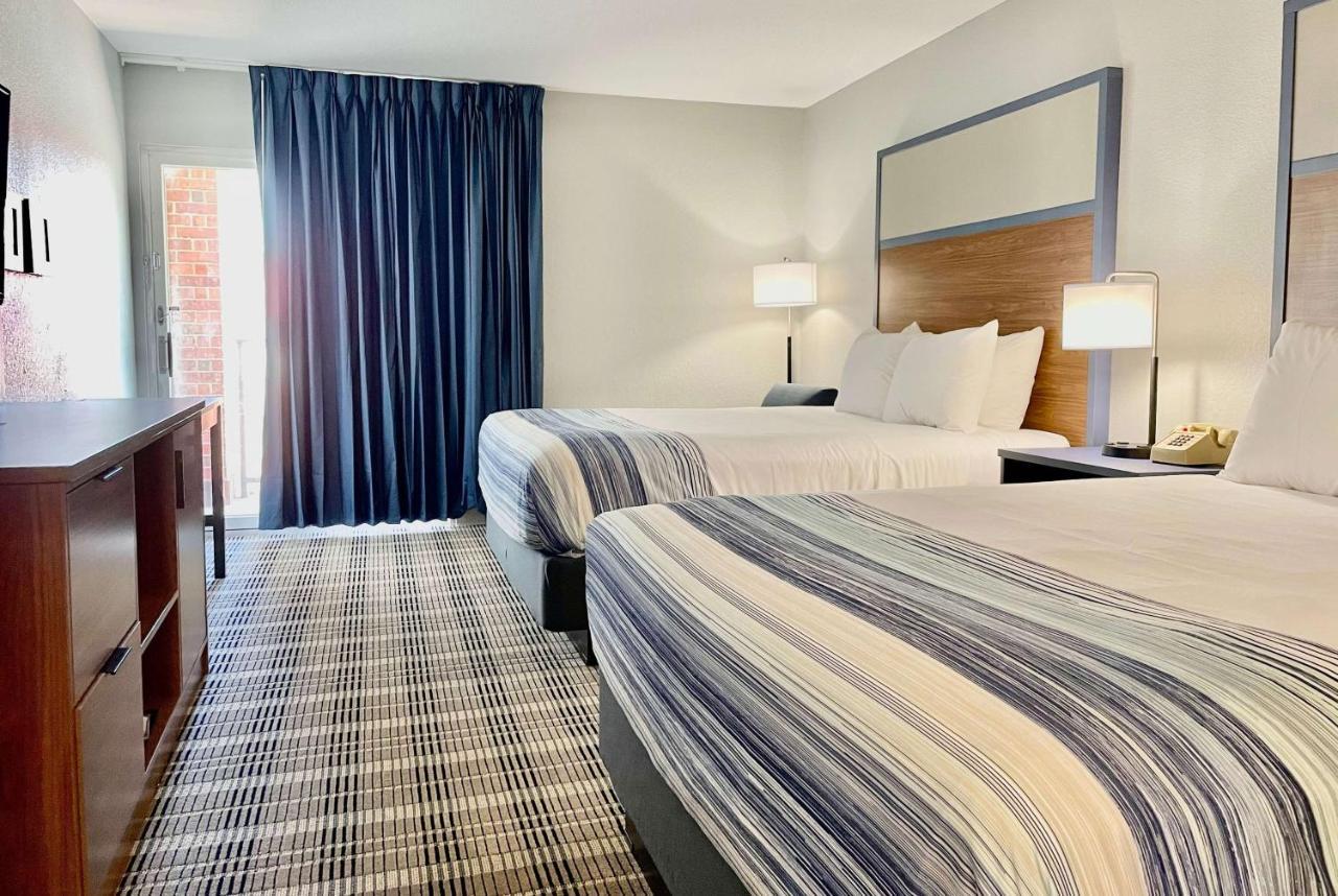 Deluxe Queen Room with Two Queen Beds - Non-Smoking