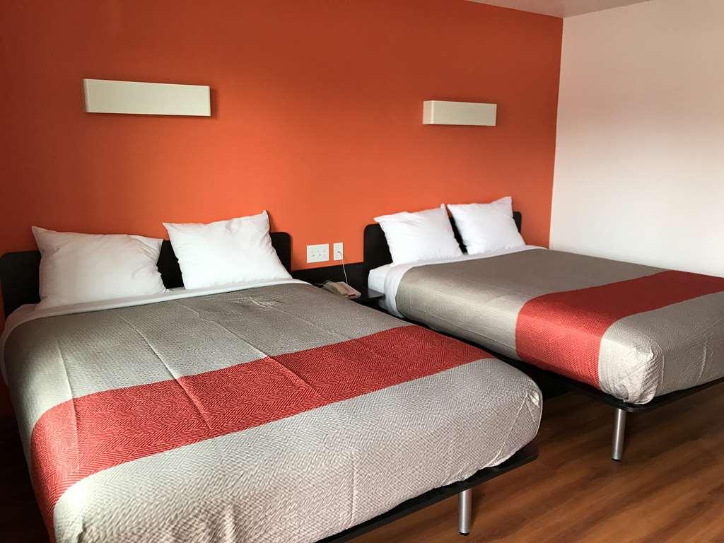 Deluxe Queen Room with Two Queen Beds - Non-Smoking