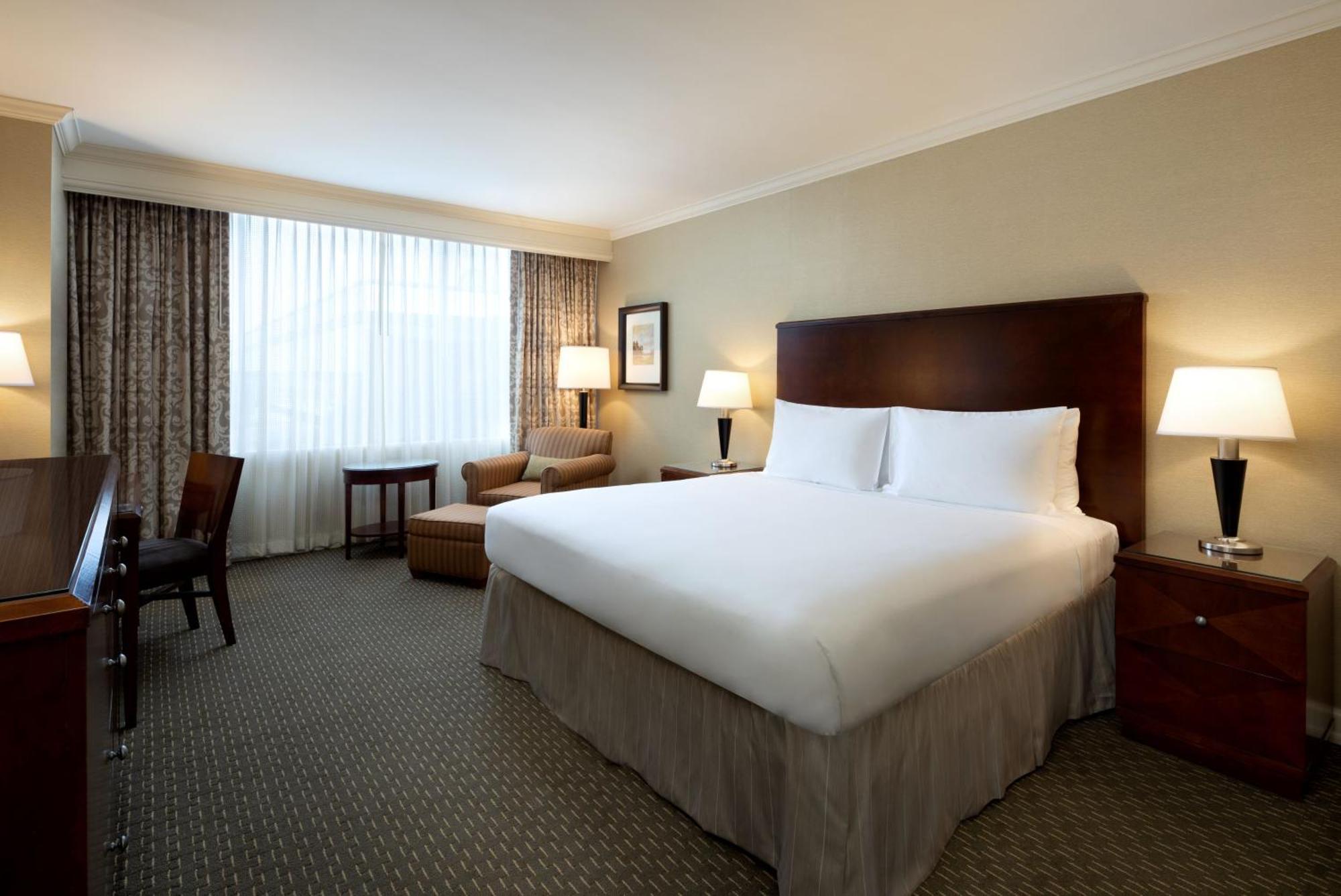 Deluxe Room - 1 King Bed