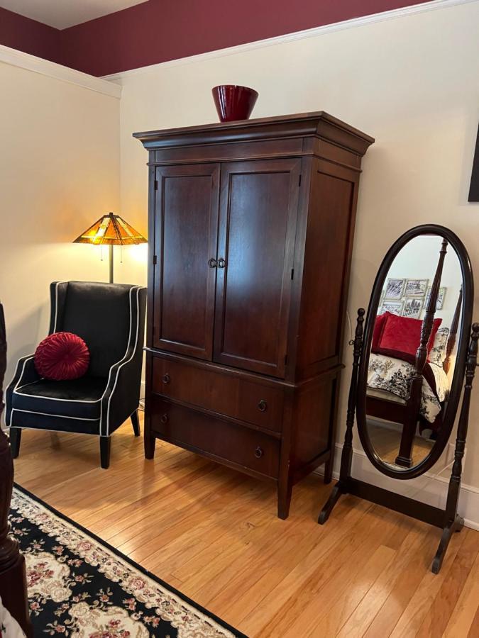 Queen Room