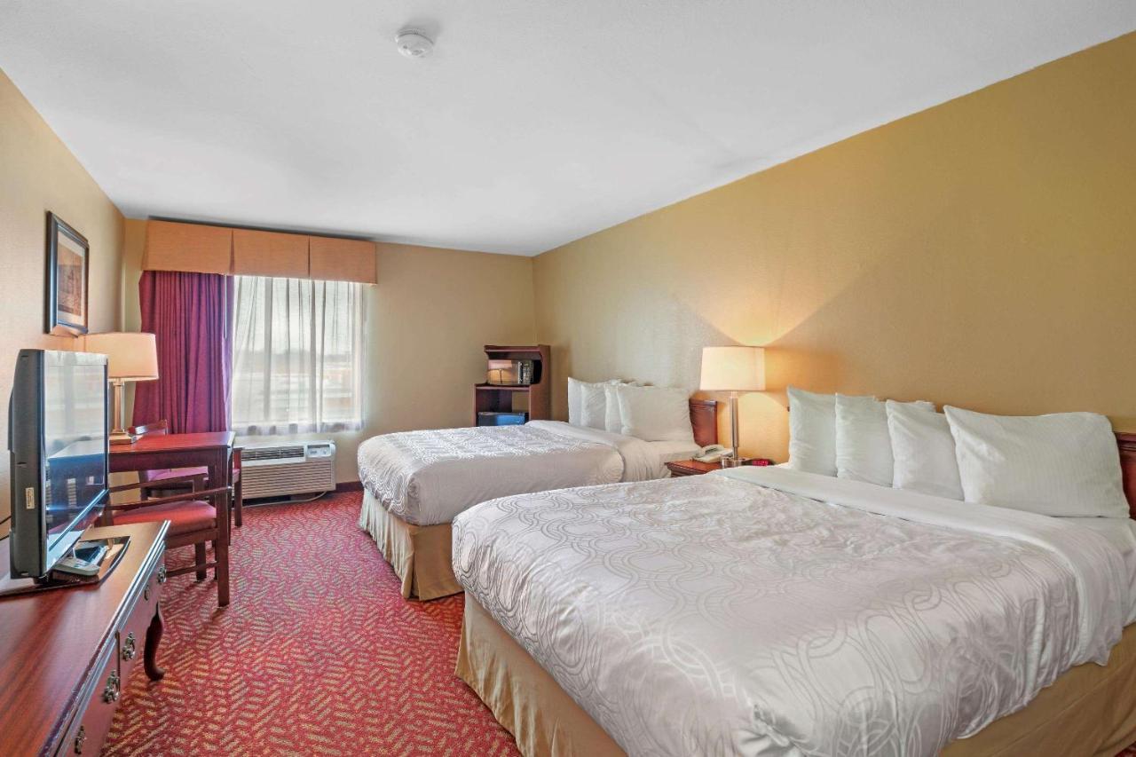 Queen Room with Two Queen Beds - Non-Smoking,1709637353:JPEG