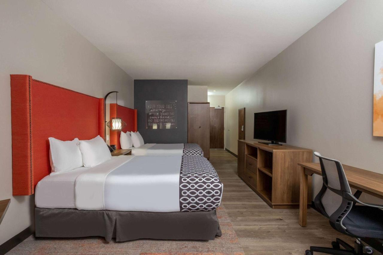 2 Queen Beds, Mobility Accessible Room, Bathtub w/ Grab Bars, Non-Smoking
