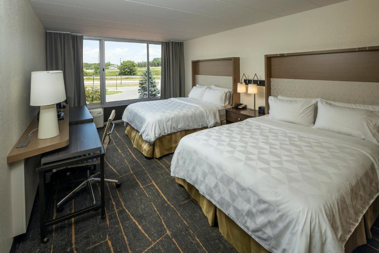 Queen Room with Two Queen Beds - Pool Side