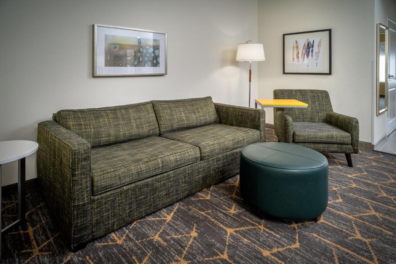 One-Bedroom Suite with Two Queen and One Sofa Bed,1266460138:JPEG