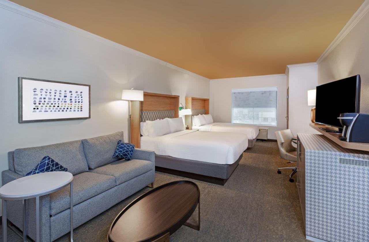 Premium Queen Room with Two Queen Beds