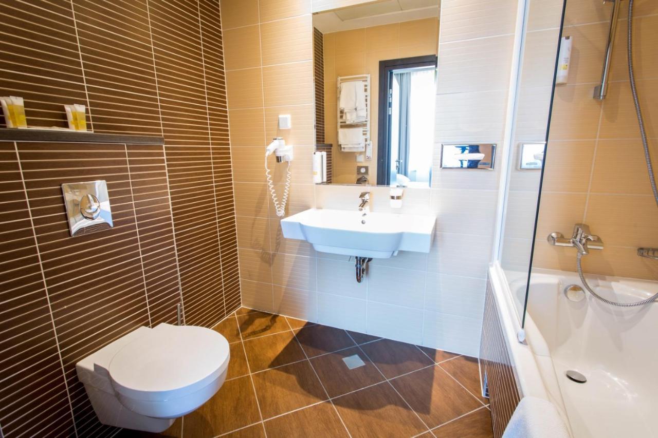 Family Room,1396788620:JPEG