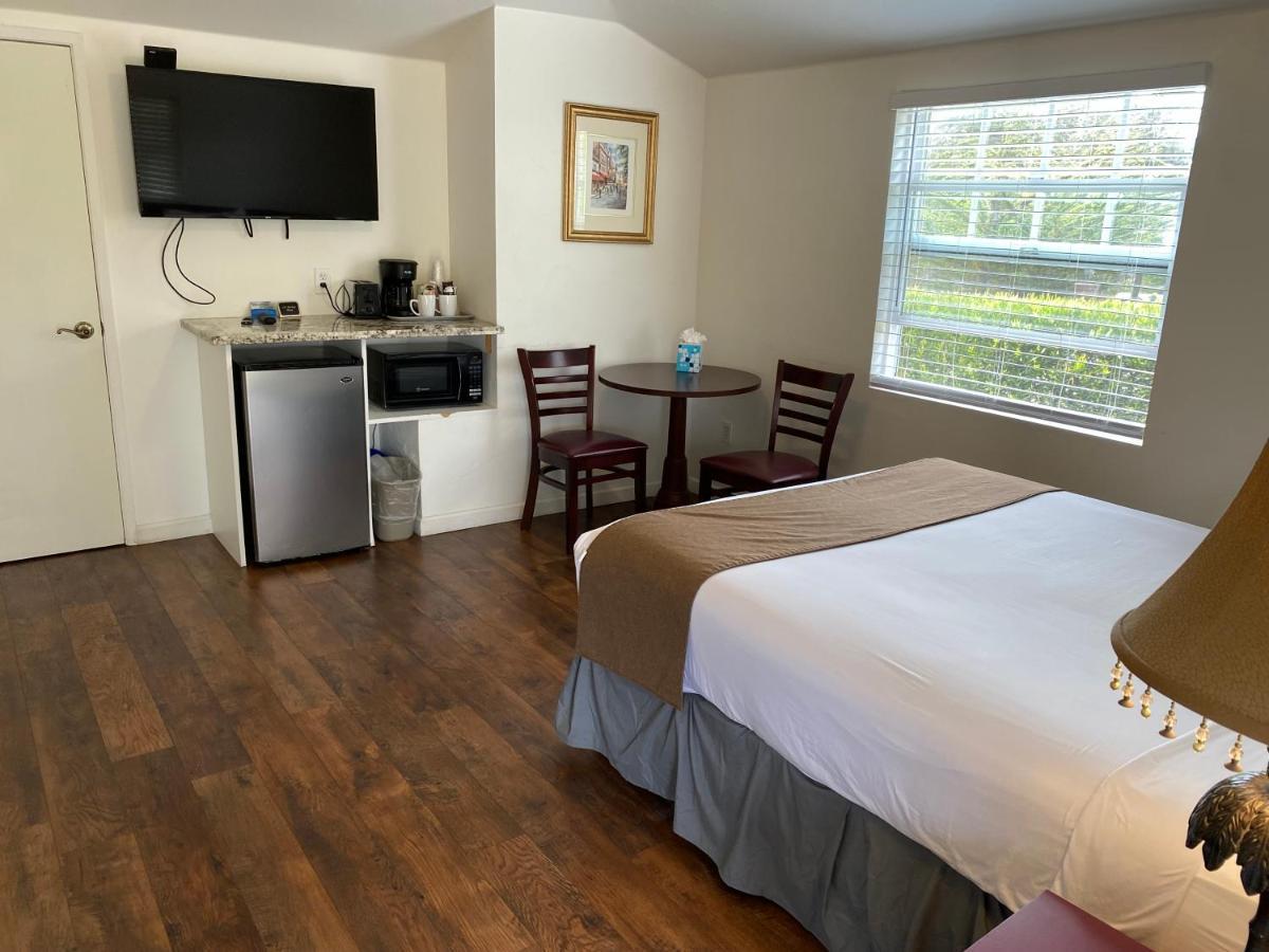Standard Queen Room