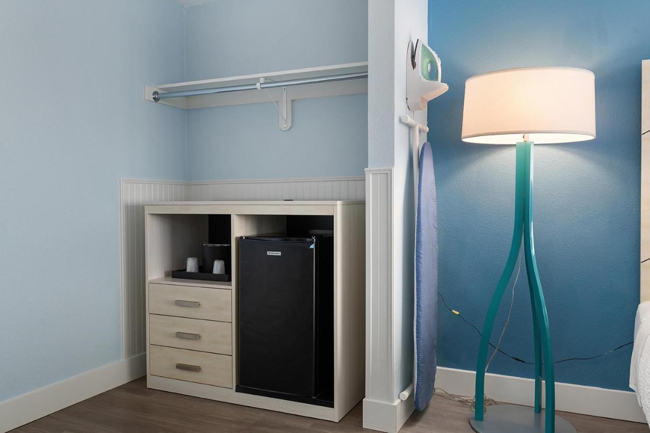 Standard Room with Two Queen Beds - No Pets Allowed,1269709351:JPEG