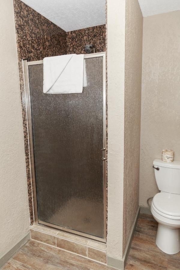 Executive Suite,1271470669:JPEG