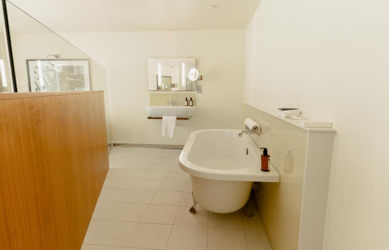 Luxury Double Room,1272725551:JPEG